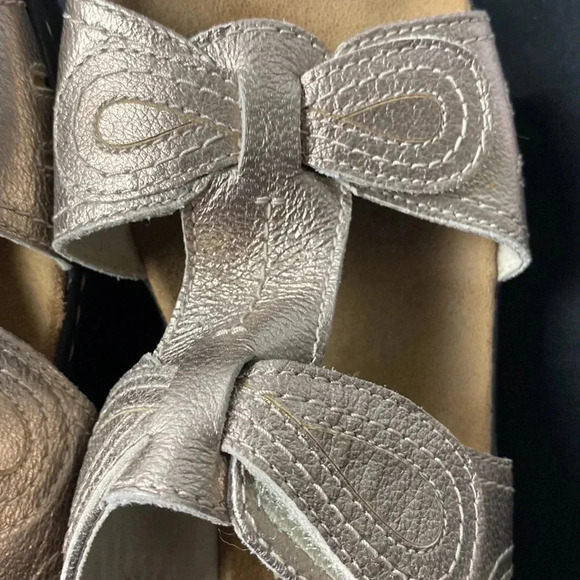 CLARKS COLLECTION WO SIZE 9 COMFORT SANDAL 3 ADJUSTABLE STRAPS SOFTGOLD … - Picture 3 of 13